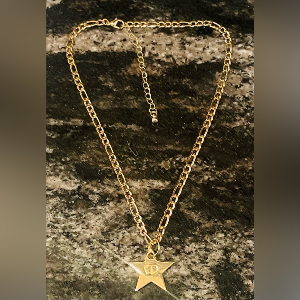 Gorgeous Authentic Iconic Dior CD Star with Figaro chain - Picture 7 of 7